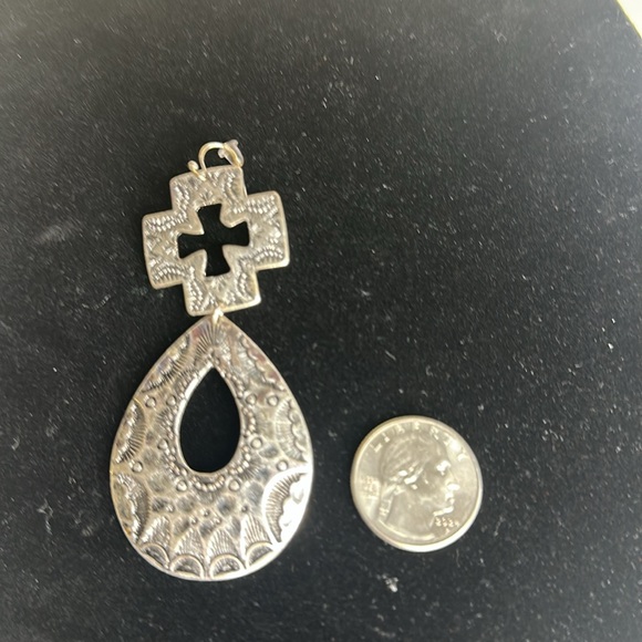 Vintage Native American Inspired Silver Earrings - Picture 4 of 4